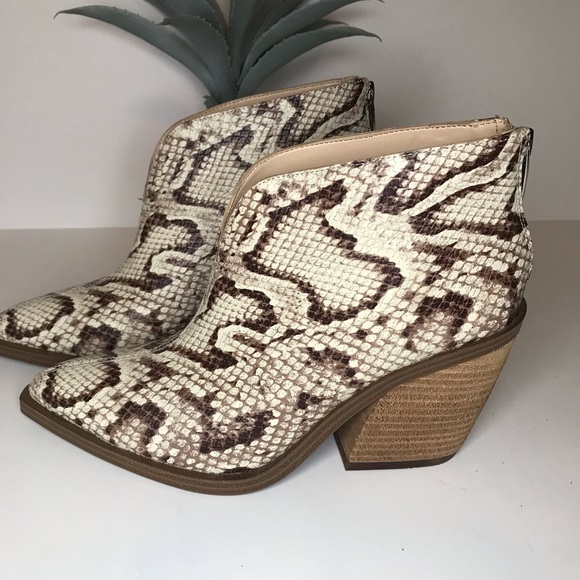 Vince Camuto Leather Women’s Ankle Boots -Size: 7M - Picture 8 of 17